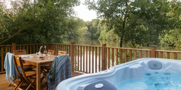 Wessex Contemporary, decking at Brokerswood