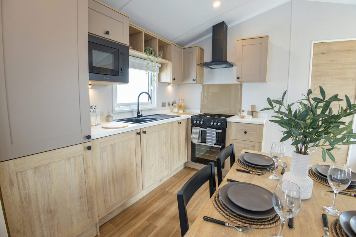 Sunseeker Spirit, kitchen at Praa Sands 