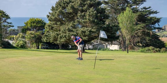 Praa Sands Putting Golf Ball