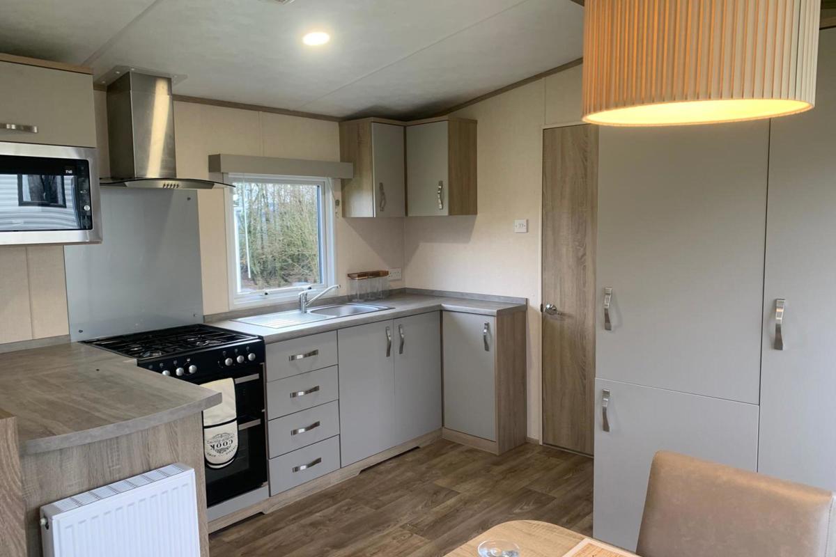 Carnaby Oakdale well equipped kitchen at Dartmoor view 