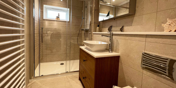 Lissett Utopia bathroom at The Warren