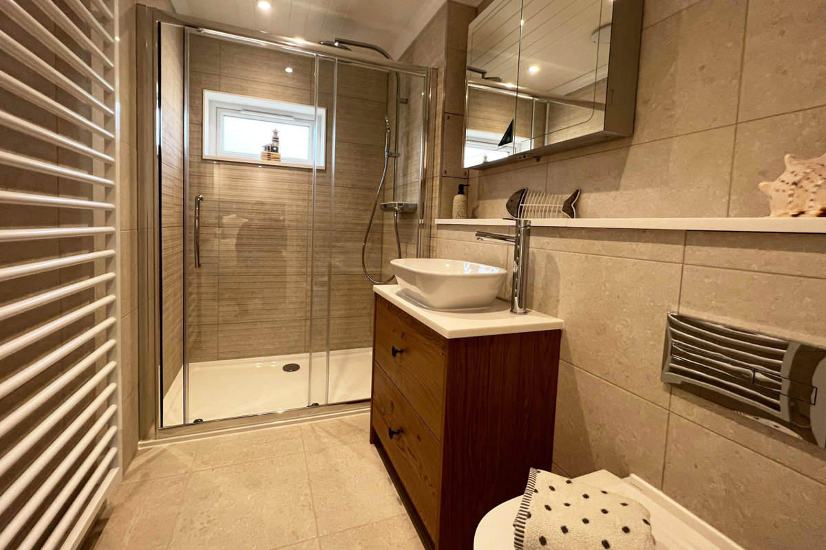 Lissett Utopia bathroom at The Warren