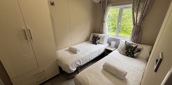 Devon Hills, Regal Hamilton, twin bedroom