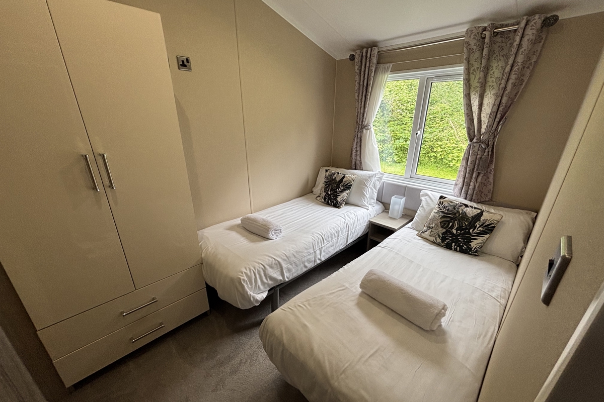 Devon Hills, Regal Hamilton, twin bedroom
