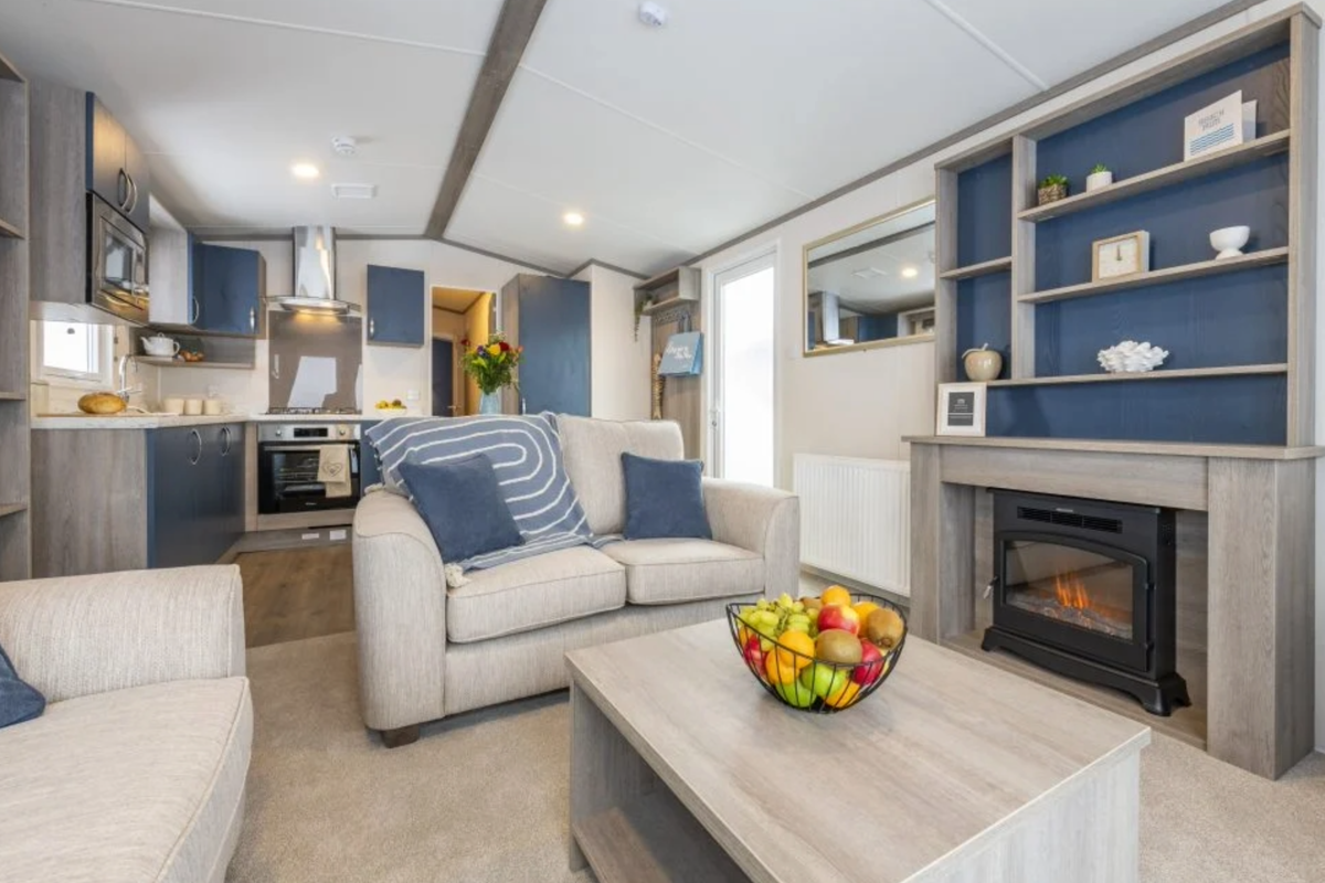 Regal Retreat, living area at Finlake