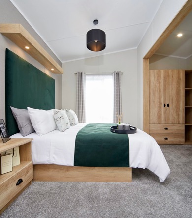 Sunseeker Sensation, side view of master bedroom at Finlake