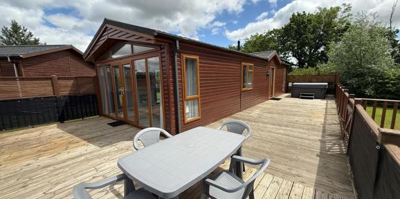 Finlake, Omar Southwold, exterior