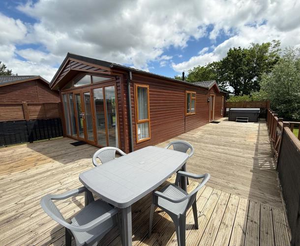 Finlake, Omar Southwold, exterior