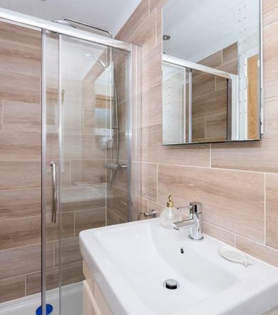 Wessex Classic, shower room at Delamere