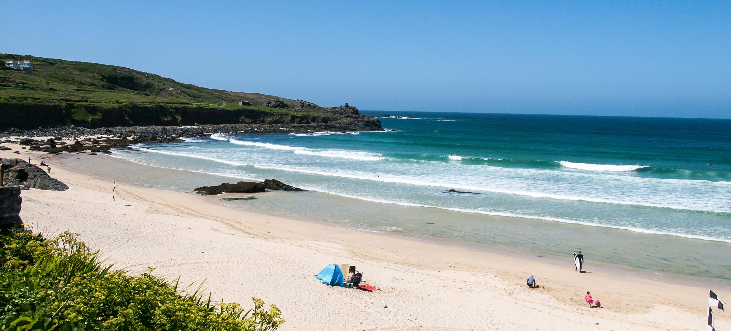 Sandy Porthmeor Beach in St Ives with waves rolling in near Praasand Holiday Park.