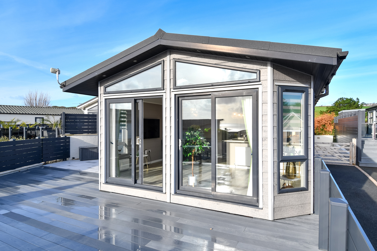 Prestige Navigator, front exterior at The Warren