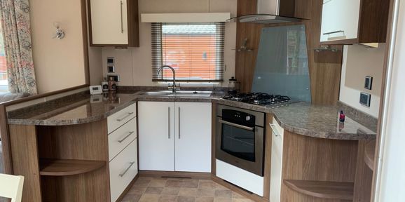 Carnaby Finesse, kitchen at Finlake