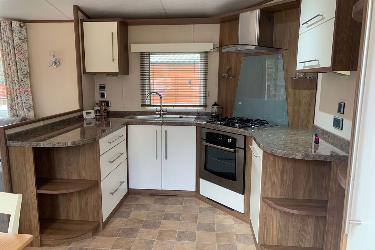 Carnaby Finesse, kitchen at Finlake