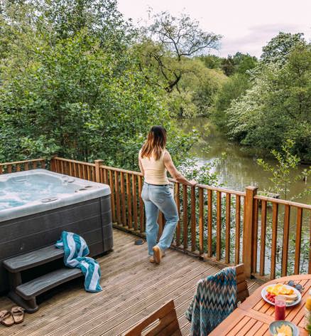 BW Lakeside Views With Hot Tub