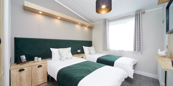 Sunseeker Sensation, twin bedroom at Finlake