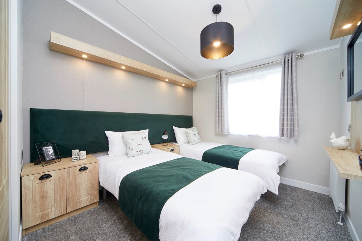 Sunseeker Sensation, twin bedroom at Finlake