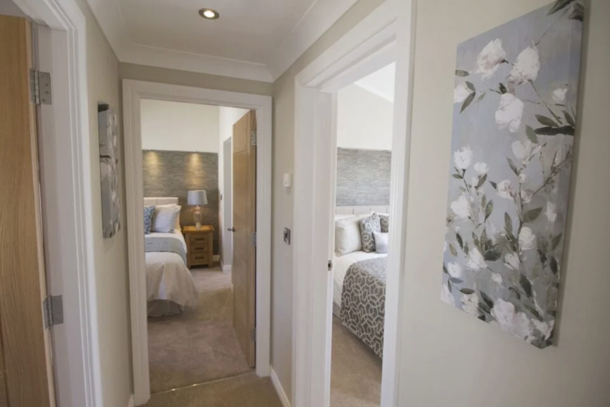 Oakgrove Clarendon, hallway into bedrooms at Finlake