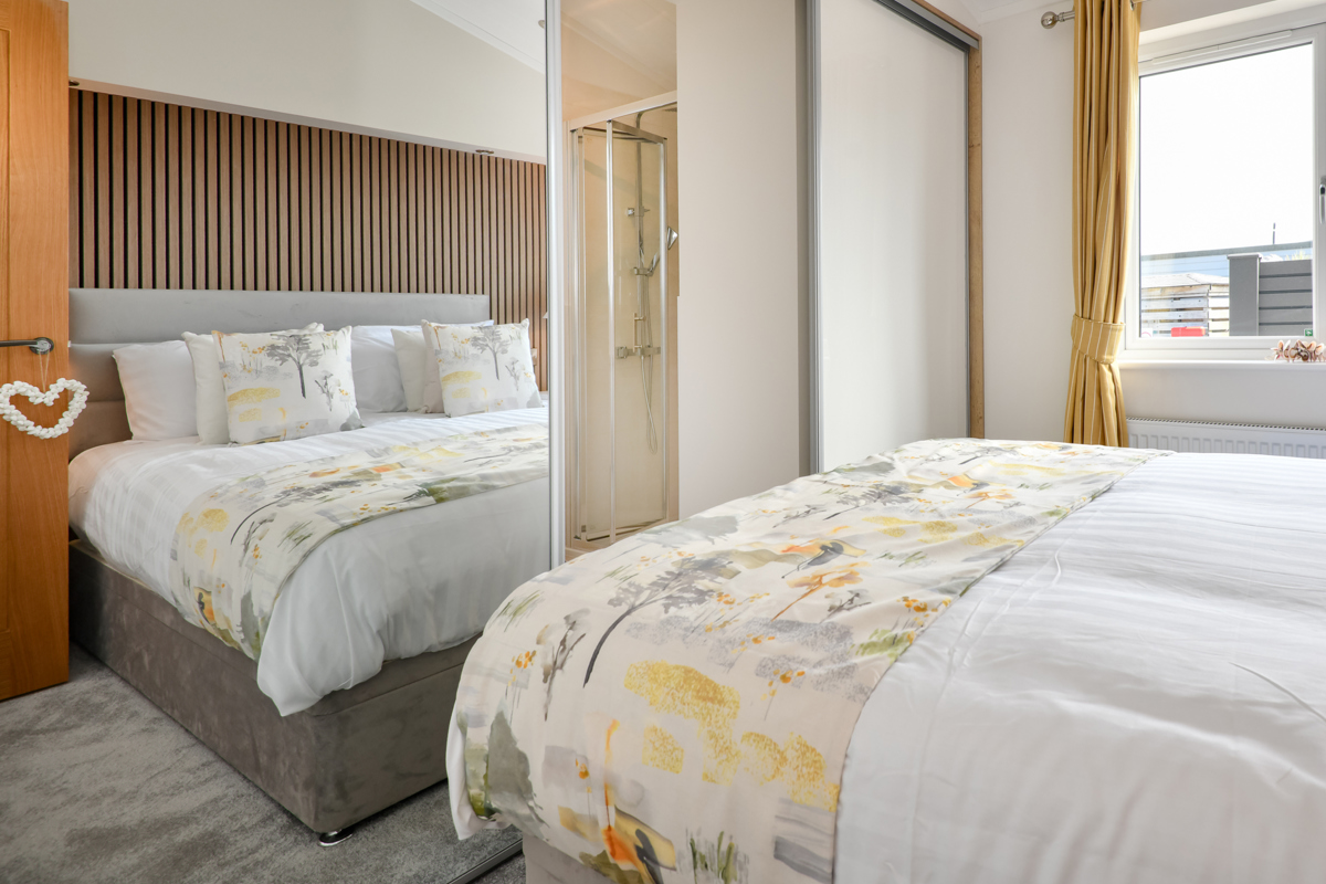 The Warren, Oakgrove Shearwater, master bedroom with ensuite