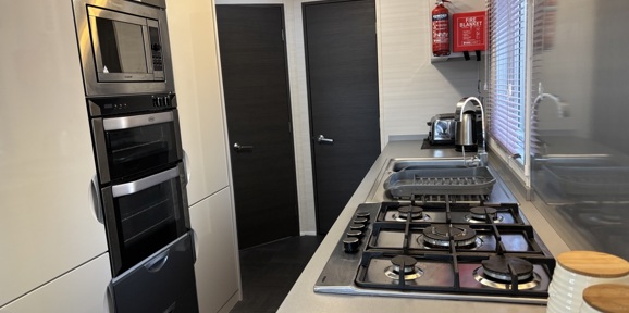 Carnaby Stamford, cooker at Brokerswood