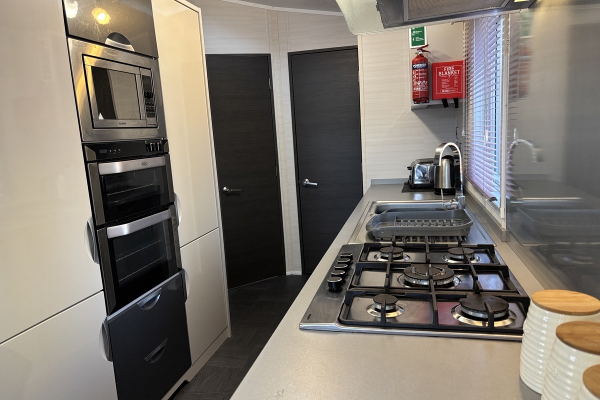 Carnaby Stamford, cooker at Brokerswood