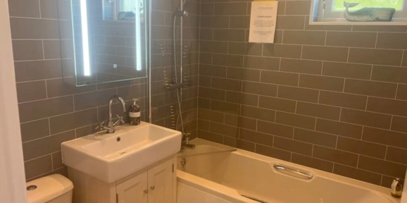 Prestige Oyster Catcher, bathroom at Talyfan