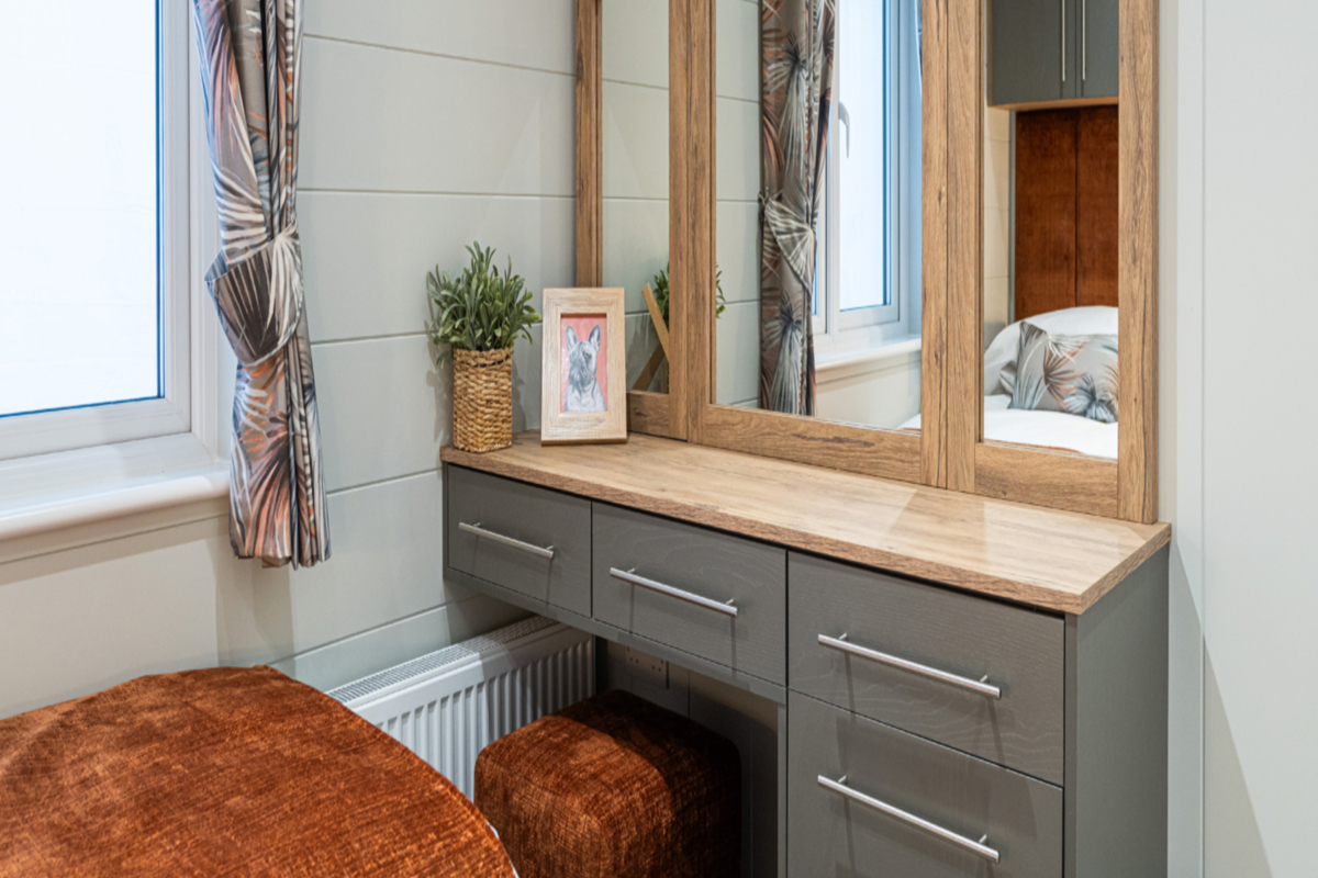 Omar Westfield, mirror at Talyfan