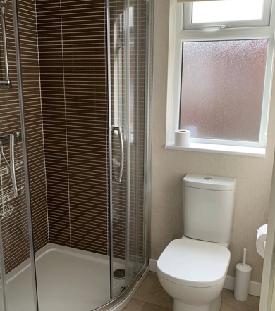 Omar Westfield, shower at Finlake