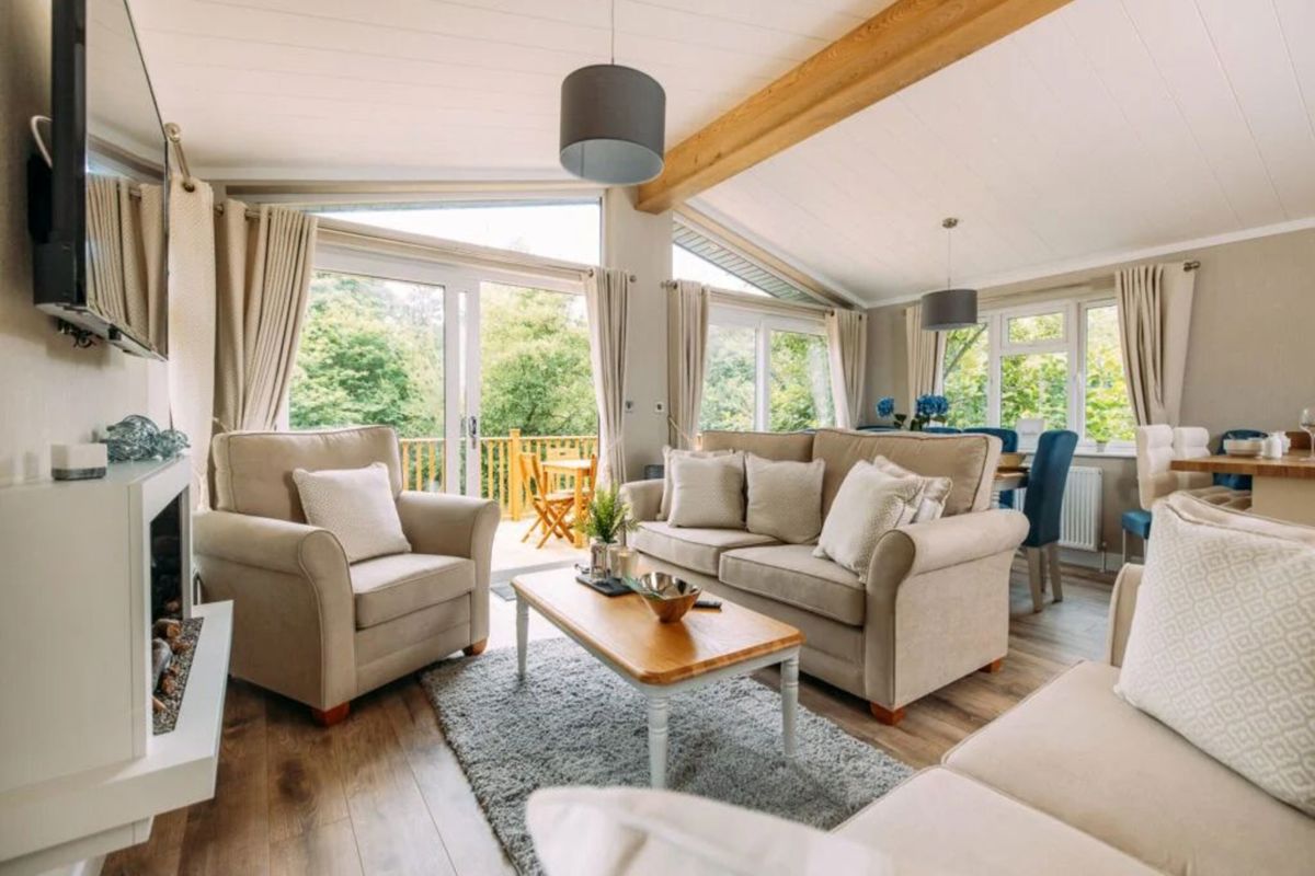 Wessex Contemporary, living room with sofas at Brokerswood 