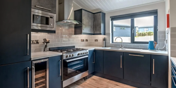 Oakgrove Elm, kitchen at Finlake