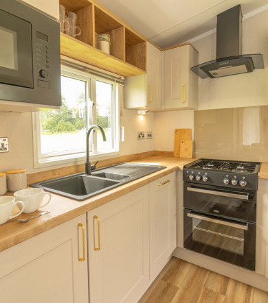 Sunseeker Spirit, kitchen at Dartmoor View