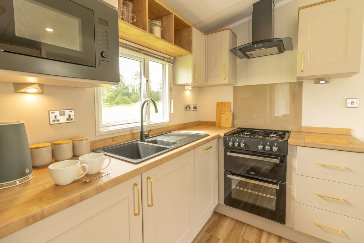 Sunseeker Spirit, kitchen at Dartmoor View