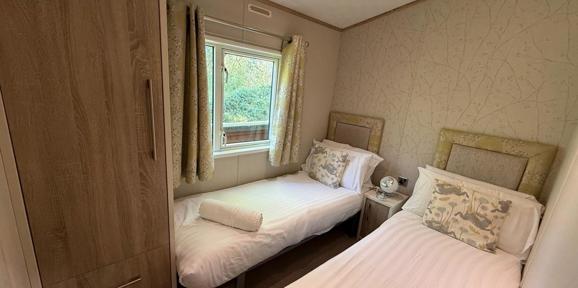 Carnaby Helmsley Lodge, twin bedroom at Finlake