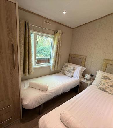 Carnaby Helmsley Lodge, twin bedroom at Finlake