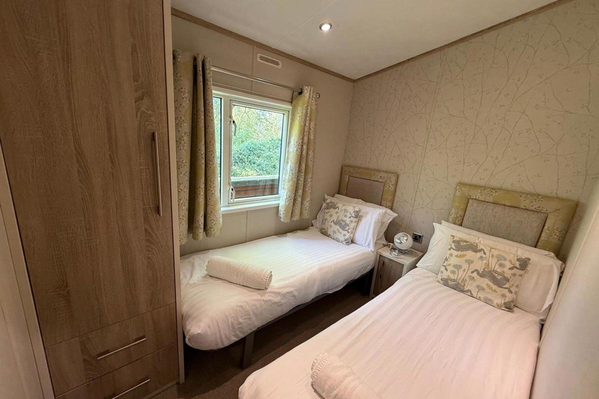 Carnaby Helmsley Lodge, twin bedroom at Finlake