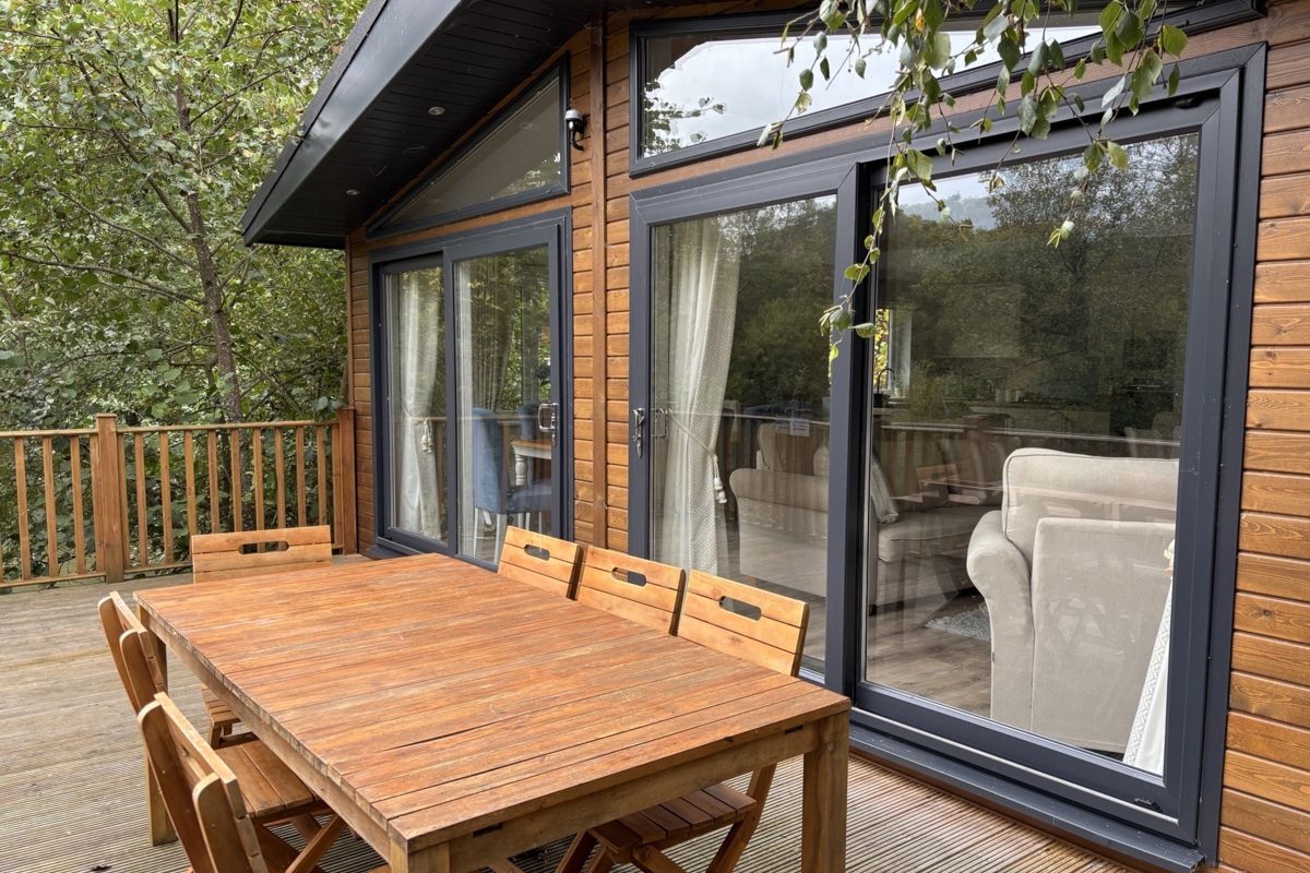 Wessex Contemporary, decking area with patio furniture at Brokerswood 