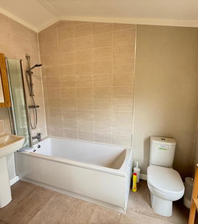 Finlake, Omar Southwold, bathroom