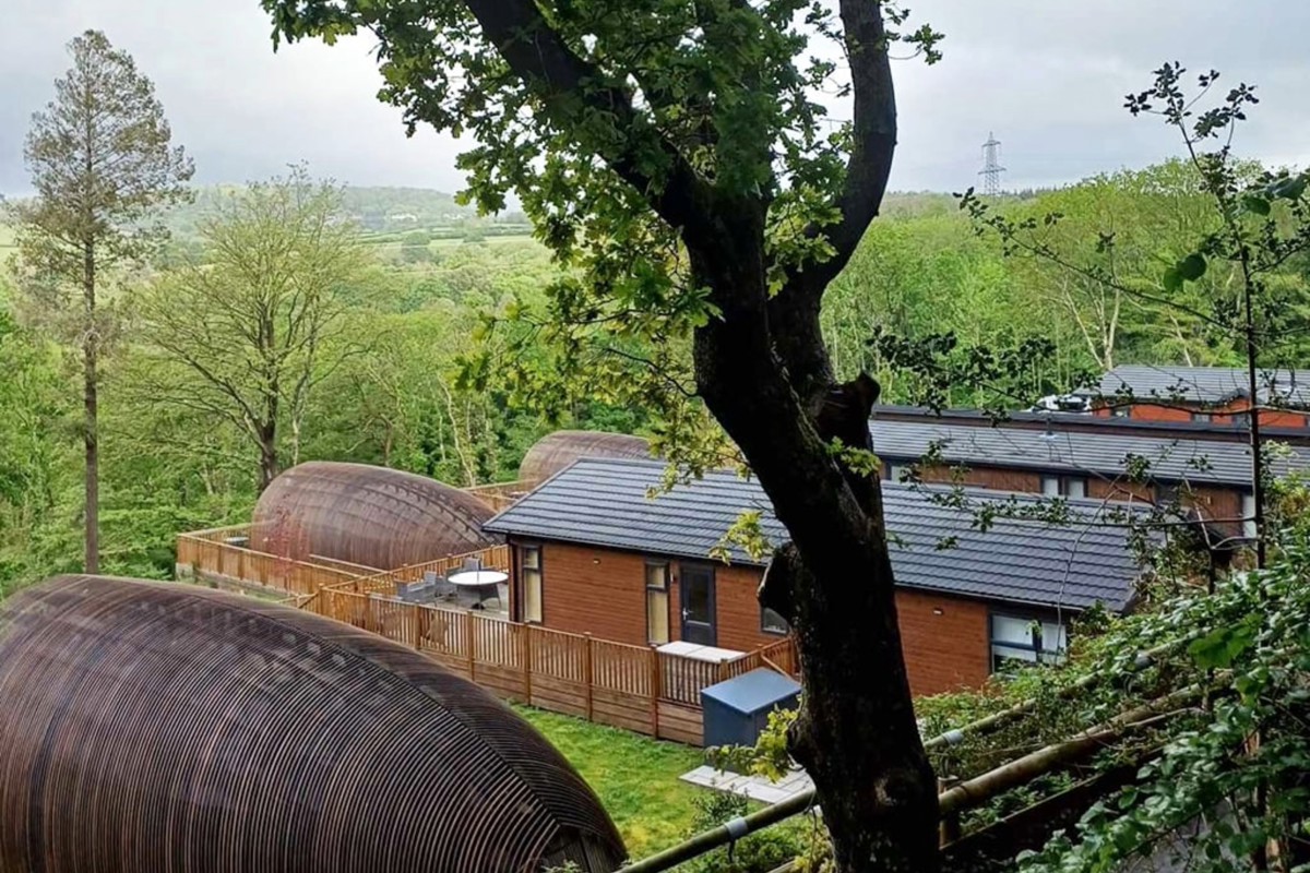 Signature Pod, outside view at Finlake