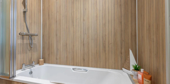 Wessex Contemporary bathtub at The Warren