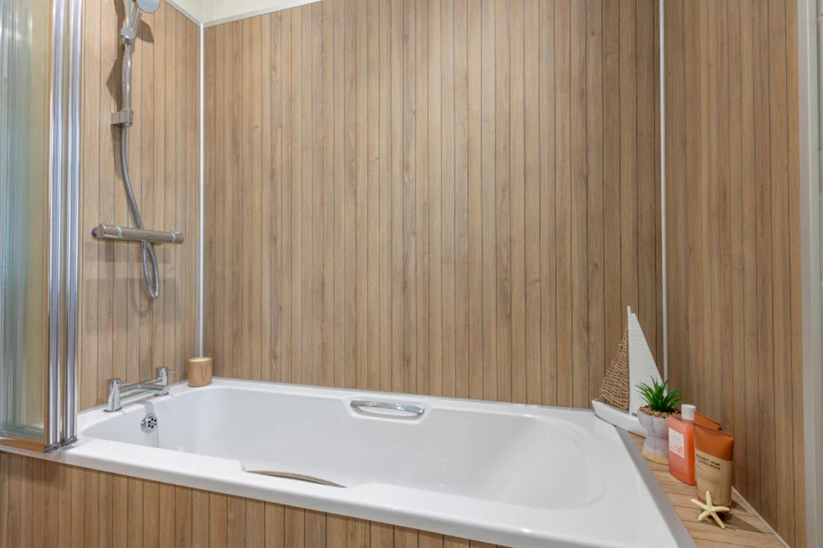 Wessex Contemporary bathtub at The Warren