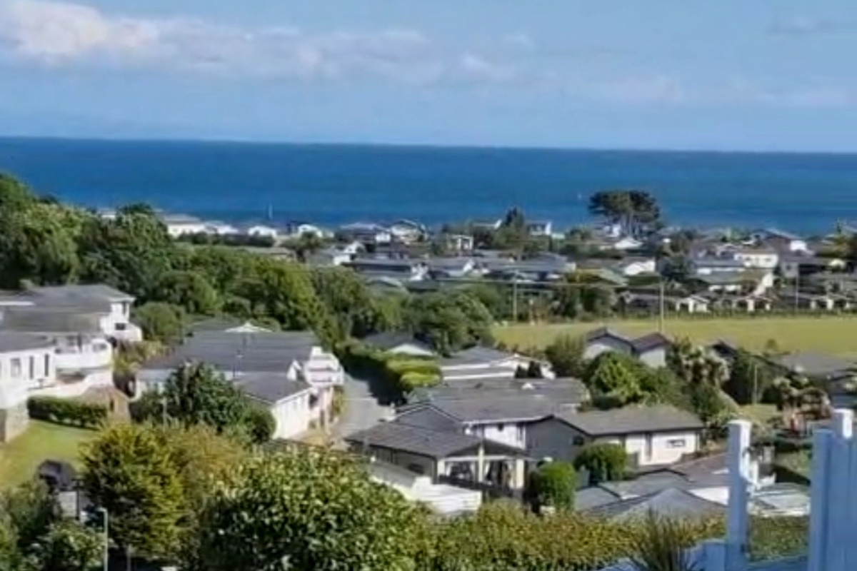Prestige Oyster Catcher, sea views at Talyfan