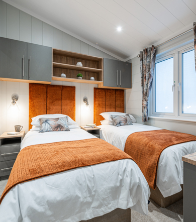 Omar Westfield, twin bedroom with window at Talyfan