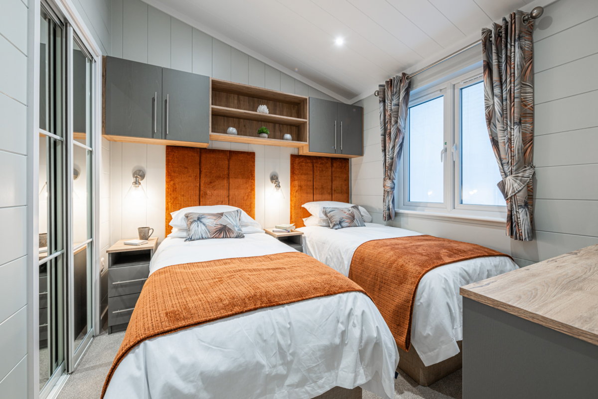 Omar Westfield, twin bedroom with window at Talyfan