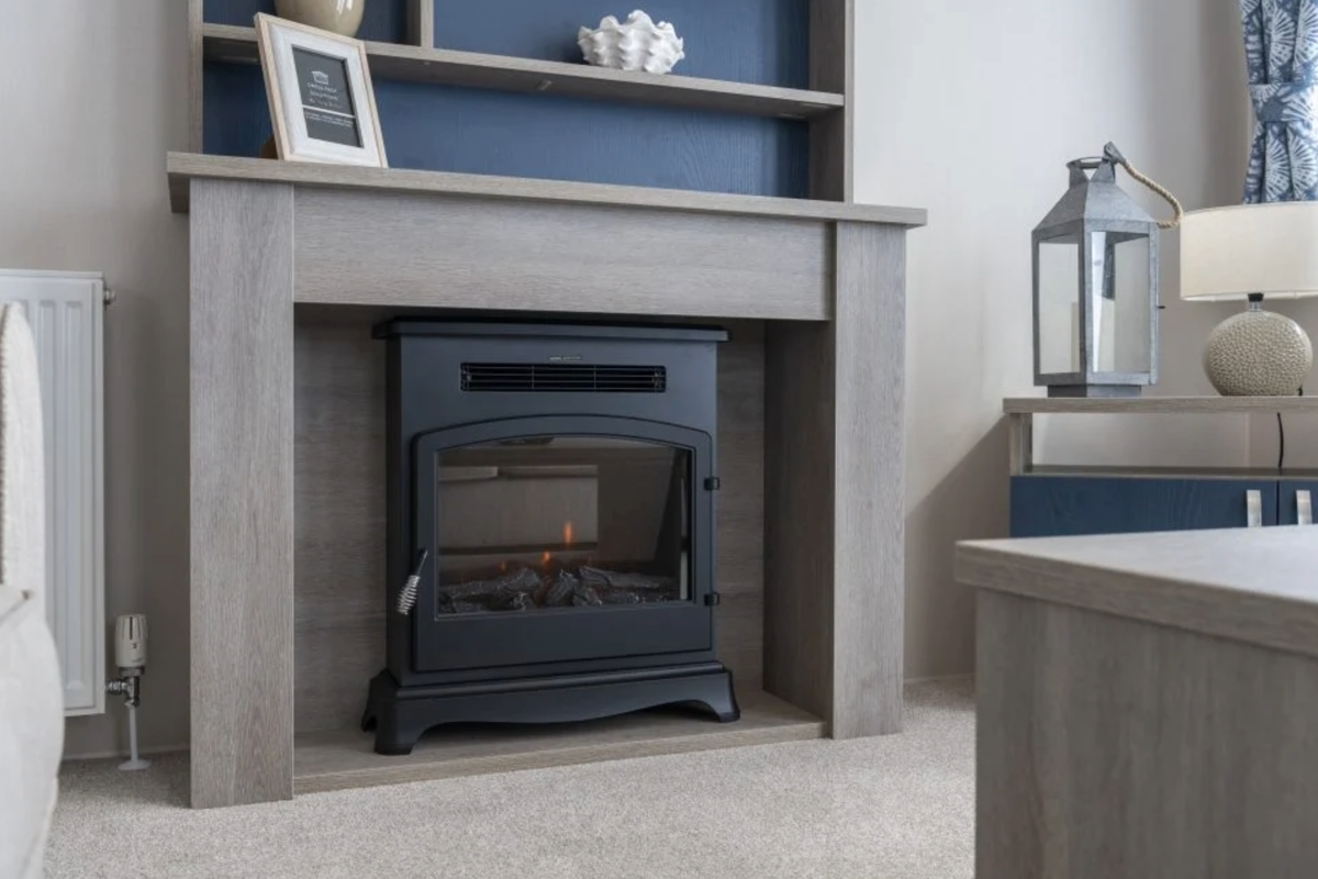 Regal Retreat, fireplace at Finlake