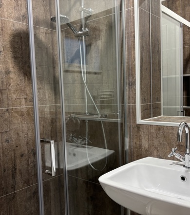 Prestige Dovecote, bathroom at Brokerswood