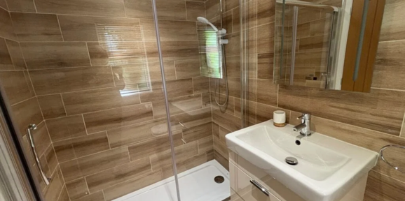 Wessex Classic, shower room at Brokerswood