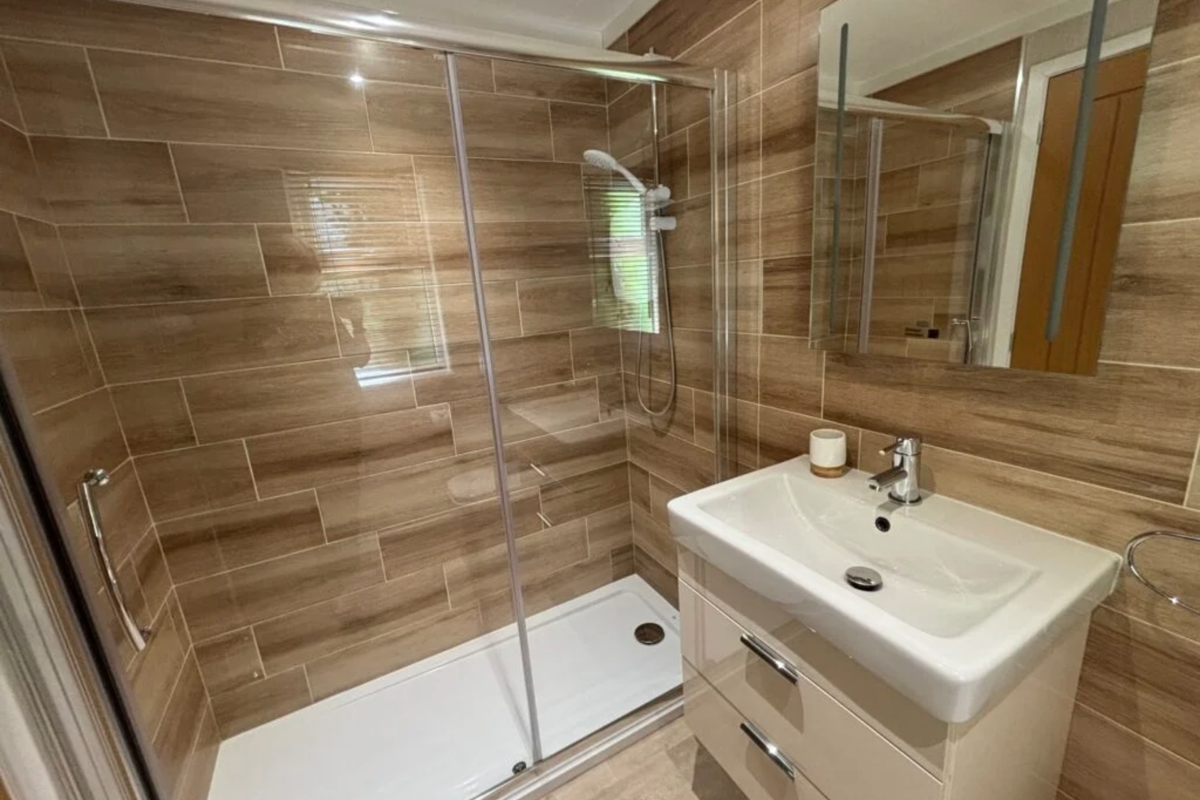 Wessex Classic, shower room at Brokerswood