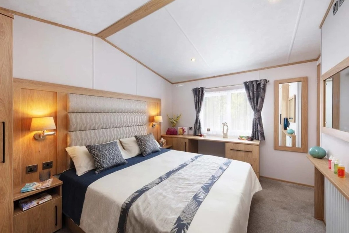 Carnaby Chantry, master bedroom at Finlake