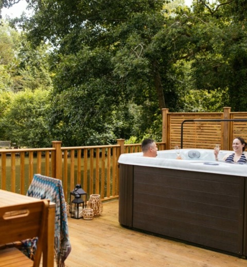 Wessex Contemporary, hot tub at Brokerswood