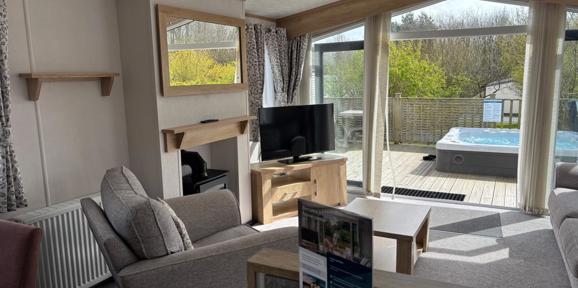 Carnaby Glenmoor Lodge, patio doors at Dartmoor View