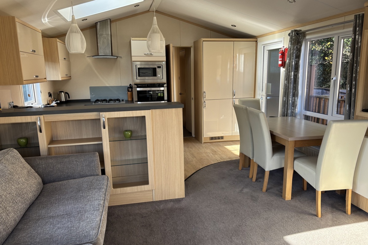 Regal Autograph, dining and kitchen area at Finlake